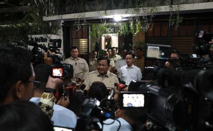 Prabowo ke Jokowi: Curhat Capek Sering ke Luar Negeri