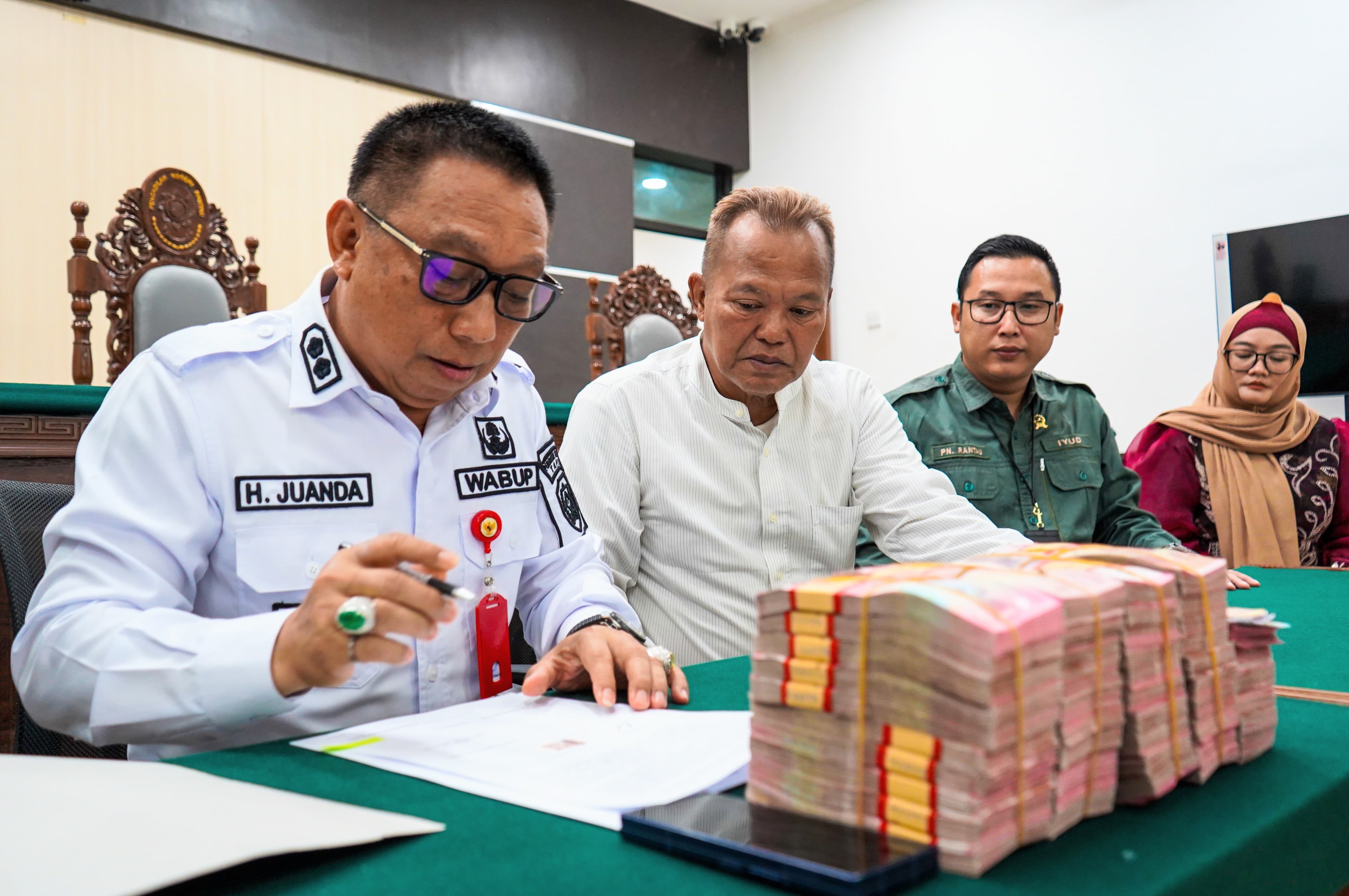 Berakhir Damai! Pemkab Tapin Bayar Pemanfaatan Tanah Terminal kepada Warga