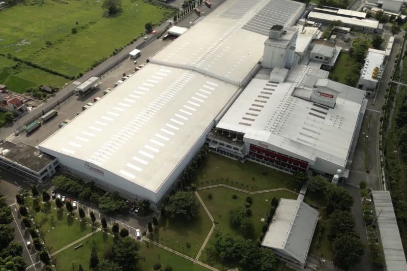 Danone Luncurkan Penggunaan PLTS Atap di Pabrik Prambanan