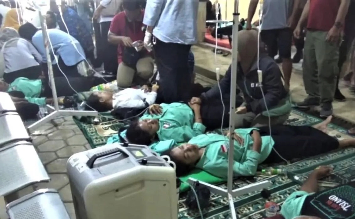 Puluhan Siswa SMKN 1 Sine Ngawi Diduga Keracunan MBG