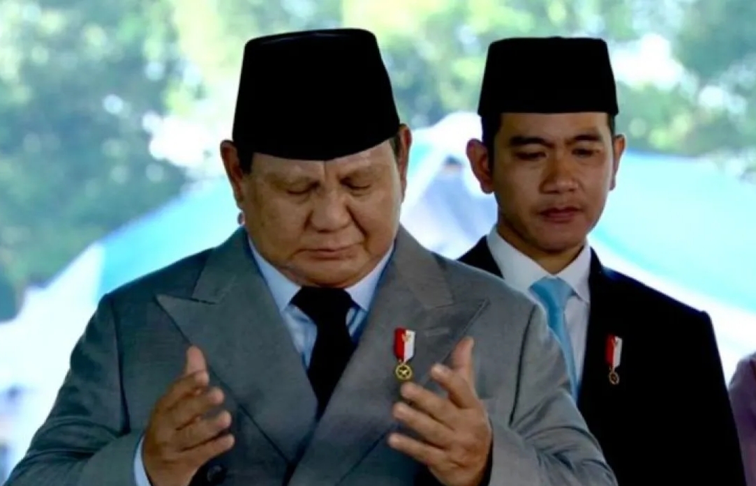 Prabowo Berdoa Di Sumur Maut Lubang Buaya