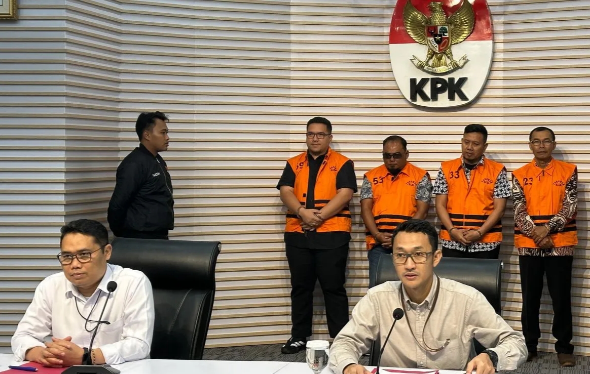 KPK Tahan Empat Tersangka Dana Hibah Jatim